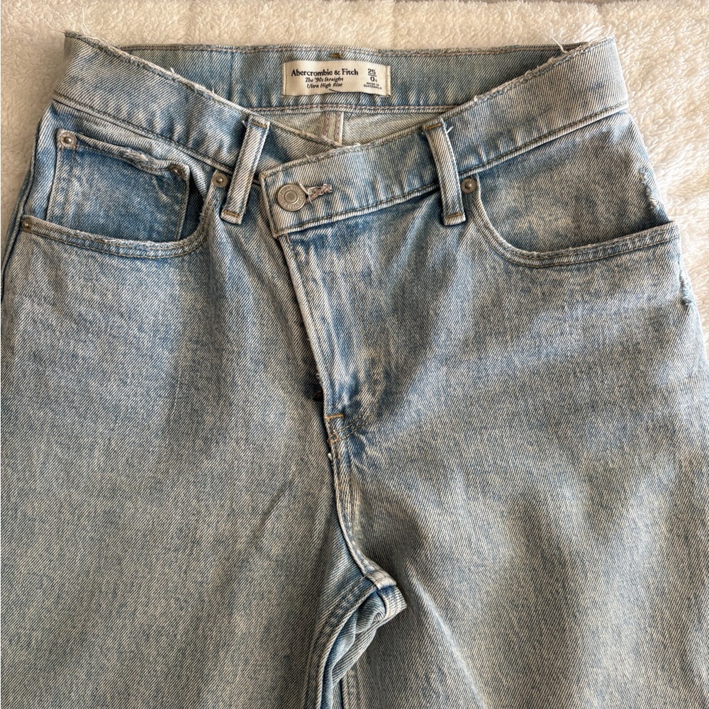 ABERCROMBIE & FITCH THE 90s STRAIGHT ULTRA HIGH RISE JEANS - Picture 4 of 7